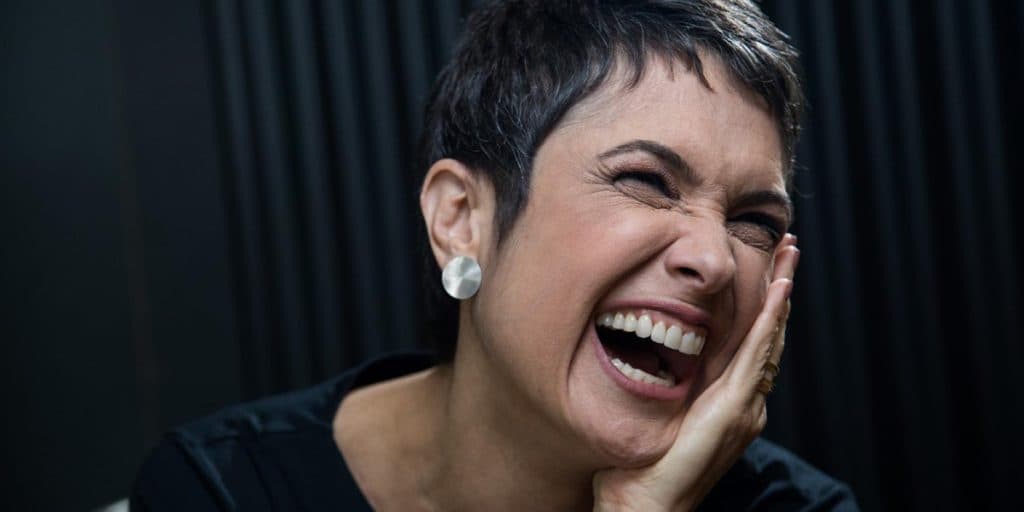 Sandra Annenberg, aos 53 anos, aparece grávida, se emociona e anuncia: “Maior experiência da minha vida”