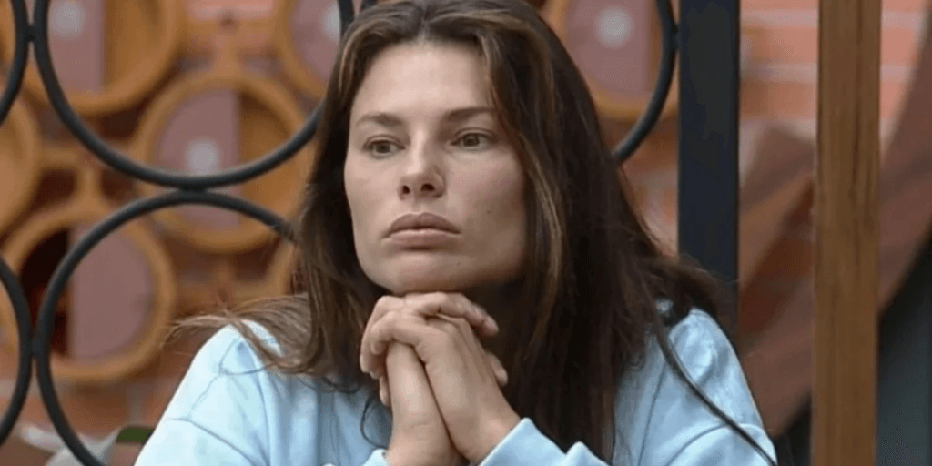 Em ‘A Fazenda 13’, Dayane Mello fica indignada e ameaça sair do país por causa de Rico Melquiades