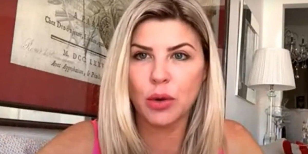 Íris Stefanelli relembra tempos difíceis na RedeTV! - Foto: Reprodução Íris Stefanelli relembra tempos difíceis na RedeTV! - Foto: Reprodução