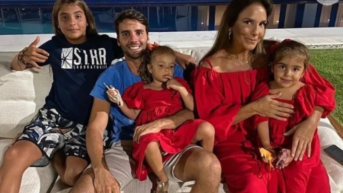 Ivete Sangalo com o marido, Daniel Cady e seus filhos, Marcelo, Helena e Marina (Foto: Reprodução/ Instagram) Ivete Sangalo com o marido, Daniel Cady e seus filhos, Marcelo, Helena e Marina (Foto: Reprodução/ Instagram)