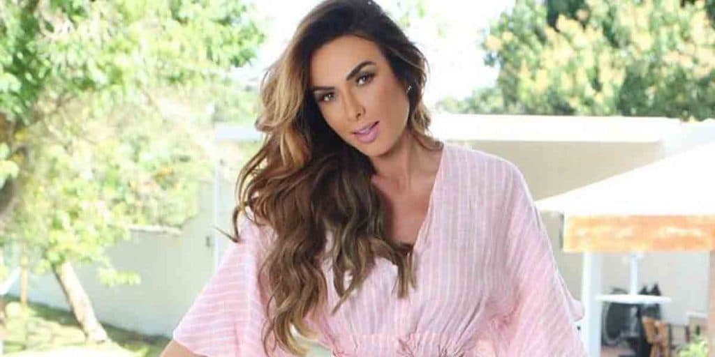 Nicole Bahls tem atitude inesperada com crianças ribeirinhas