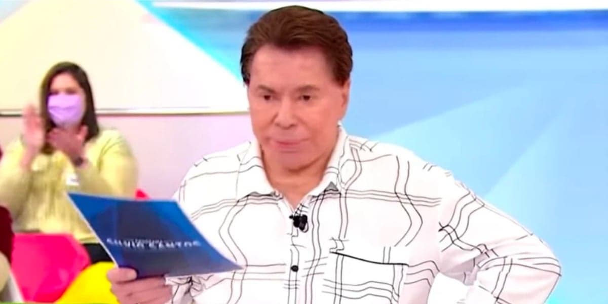 Silvio Santos adora usar pijamas em seus momentos de folga e já até apresentou seu programa vestindo um (Foto: Reprodução) Silvio Santos adora usar pijamas em seus momentos de folga e já até apresentou seu programa vestindo um (Foto: Reprodução)