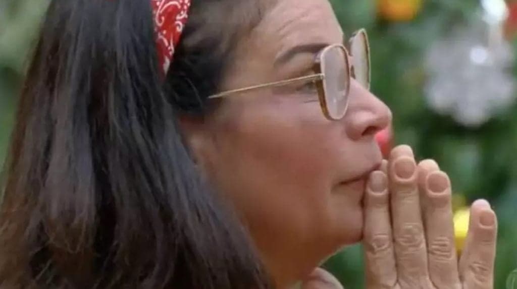 Solange Gomes se desespera ao rever a filha e a mãe em vídeo e cai em lágrimas durante A Fazenda 13