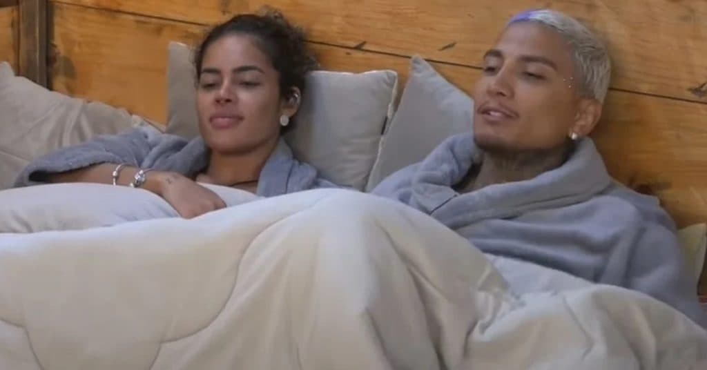 Sthefane Matos e Dynho Alves dormem juntos na casa da árvore em A Fazenda sem saberem que estão solteiros