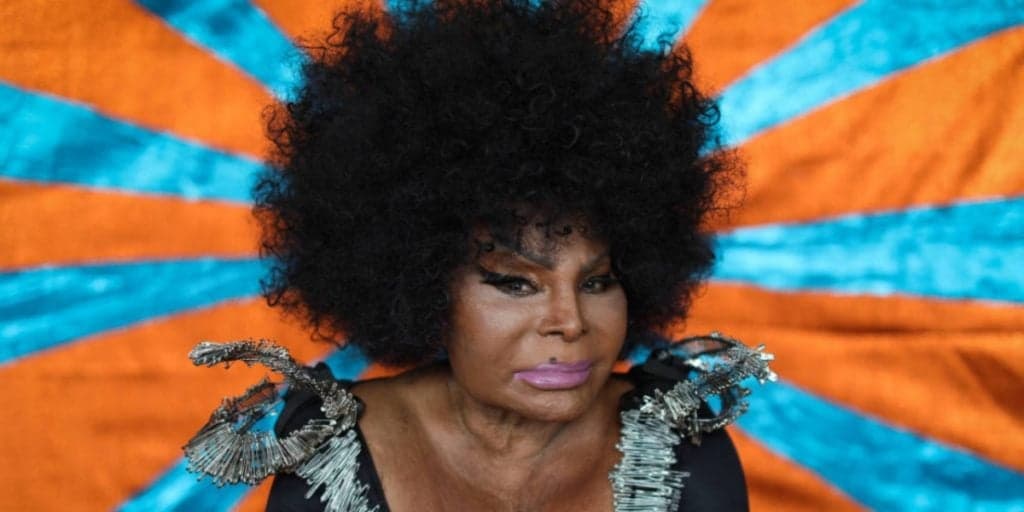 Elza Soares, quatro meses após morte, pode ter corpo exumado após polêmica ser revelada