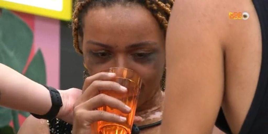 BBB22: Festa é marcada por beijo gay, formação de primeiro casal e Natália chutando a casa toda