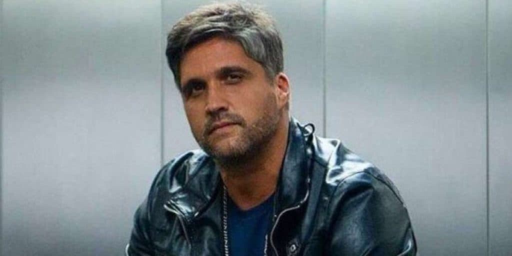 Absurdo que Léo Chaves viveu o fez descontar tudo na bebida e mal conseguir se olhar no espelho
