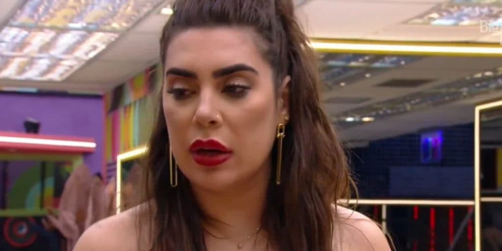 Naiara Azevedo flagra sisters fofocando e falando mal dela ao entrar no quarto do BBB22: "Vai ficar aí"