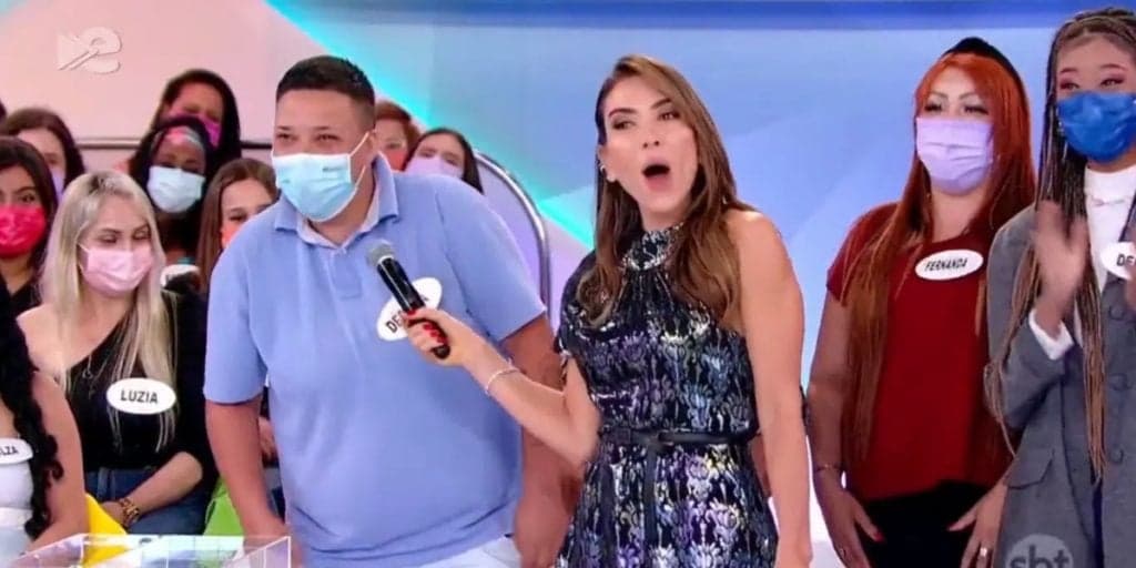 Patrícia Abravanel é paquerada por mulher no SBT e fica sem graça com situação