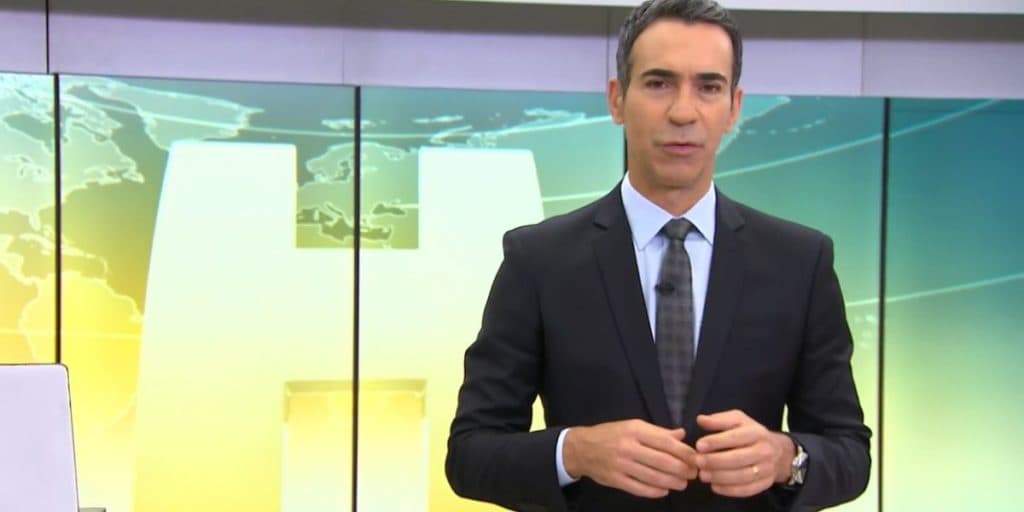 César Tralli abre Jornal Hoje às pressas, olha às câmeras e dá noticia arrebatadora na Globo: "Começou" César Tralli abre Jornal Hoje às pressas, olha às câmeras e dá noticia arrebatadora na Globo: "Começou"