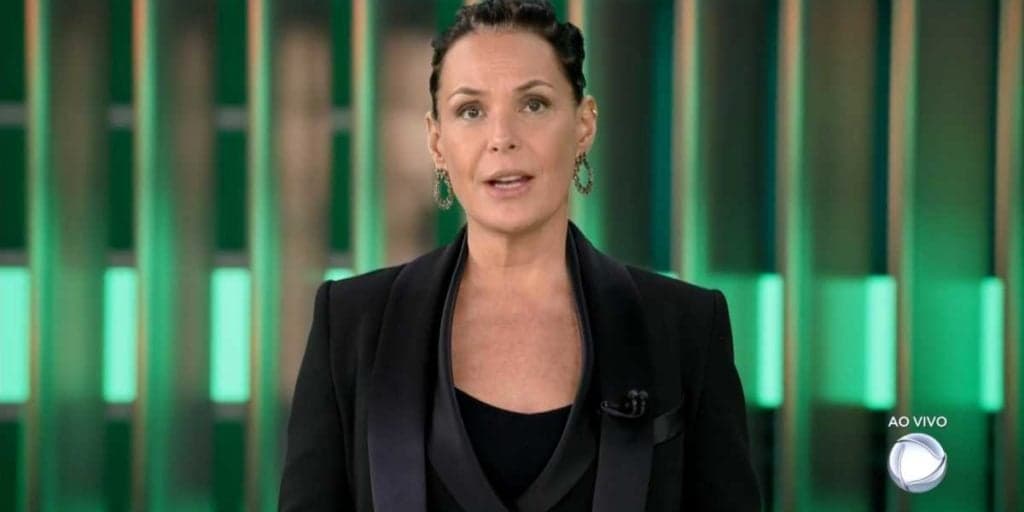 Carolina Ferraz entra às pressas no Domingo Espetacular na Record e confirma o pior: ''Gravemente ferido''