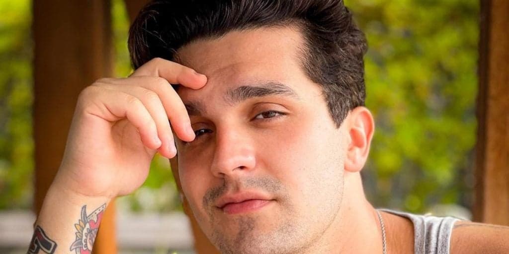 Luan Santana arranca a roupa e finalmente assume grande amor