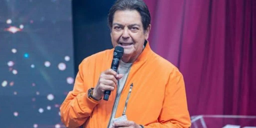 Ganhando 10 milhões na Band, Faustão vive em apartamento de 35mi, 20 cômodos e 35 vagas na garagem; Veja