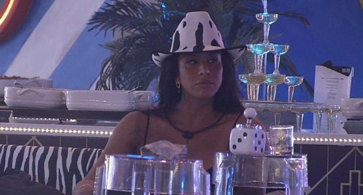 Linn Da Quebrada fica revoltada com Lucas e se isola na festa (Reprodução/ Globoplay) Linn Da Quebrada fica revoltada com Lucas e se isola na festa (Reprodução/ Globoplay)