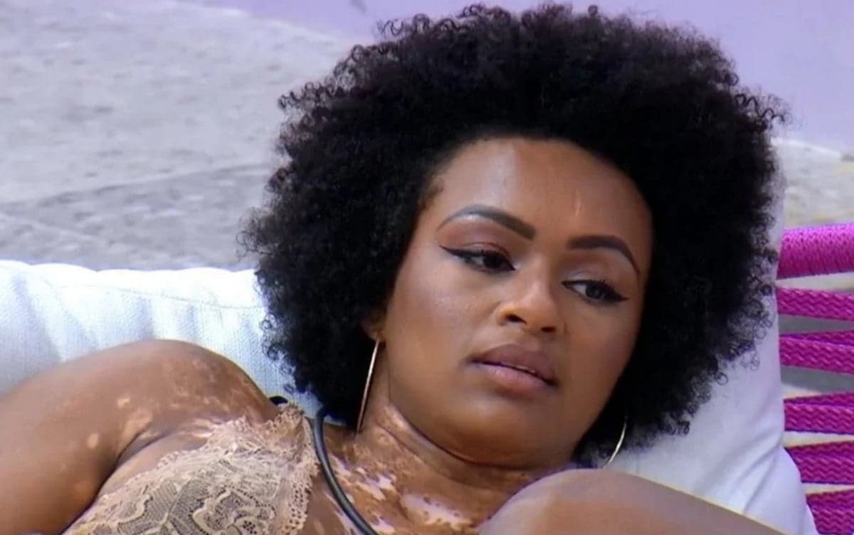 Natália Deodato está desconfiada do interesse de Eliezer por Larissa (Reprodução / Globoplay) Natália Deodato está desconfiada do interesse de Eliezer por Larissa (Reprodução / Globoplay)