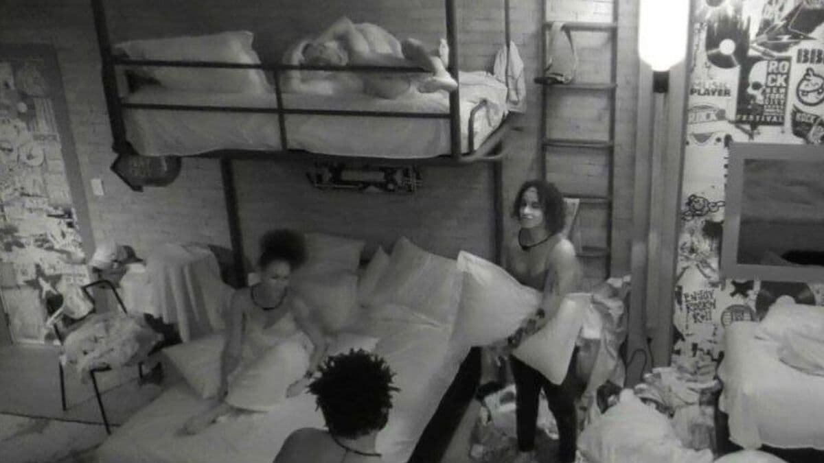BBB22: Jessilane solta puns fedidos no Quarto Grunge (Foto: Reprodução) BBB22: Jessilane solta puns fedidos no Quarto Grunge (Foto: Reprodução)