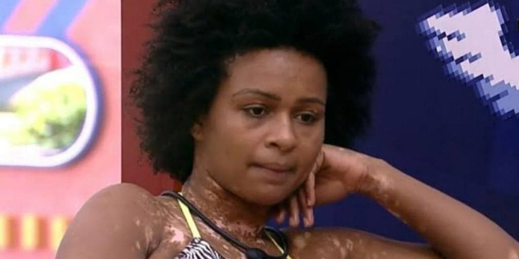 BBB22: Natália não se aguenta, cai no choro e pede para deixar o reality antes do resultado do Paredão