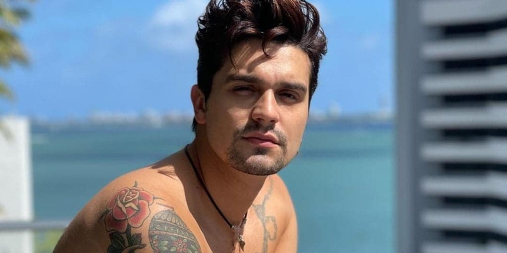 Discreto, Luan Santana é flagrado nos bastidores aos beijos com seu grande amor: "Água com açúcar"