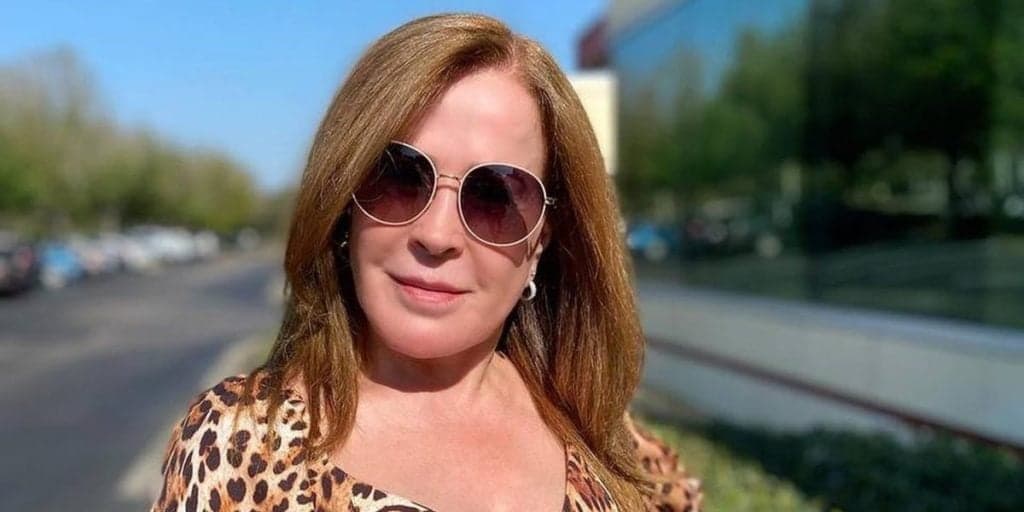 Zilu aparece colada em atriz que traiu namorados e revela, após ser exposta aos beijos com mulher: “Especiais”