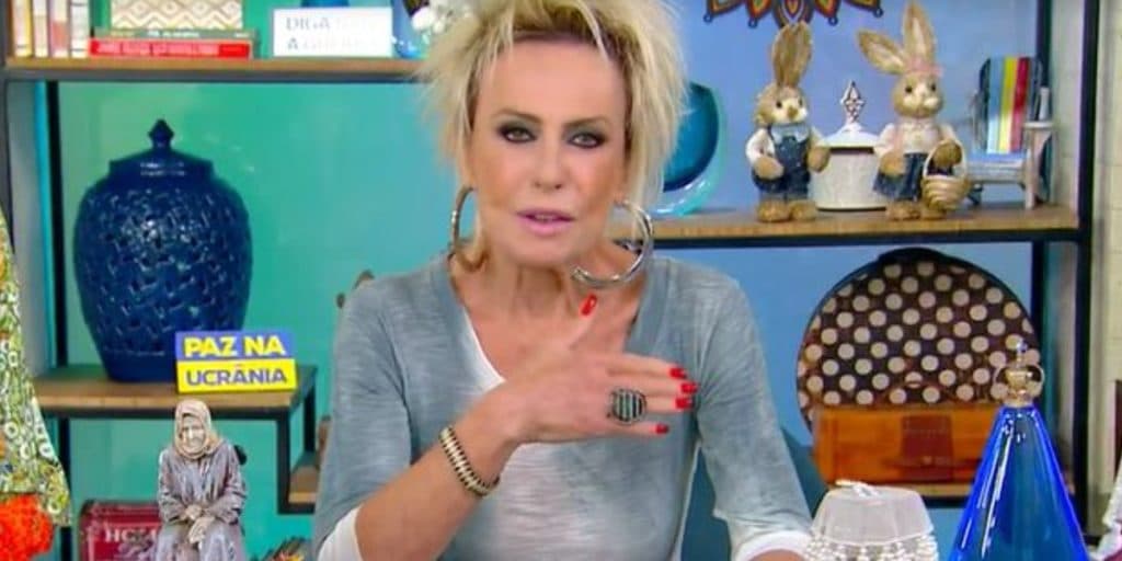 "Ainda não tem", Ana Maria, arrependida de ter novo Louro, dá corte em intérprete ao vivo: "Com calma aqui"