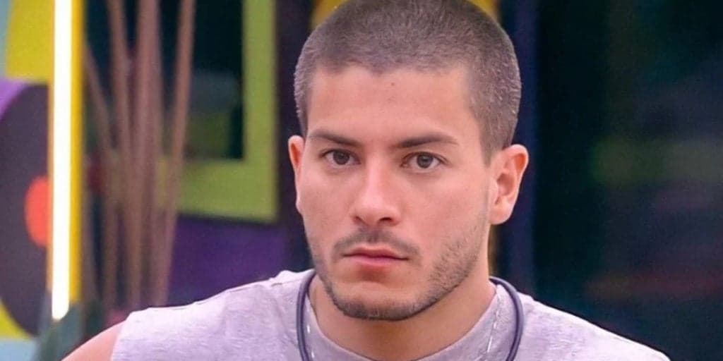 Ritual: Ex-BBB dá 100 mil para Pai de Santo e faz trabalho para Arthur perder prêmio e ser escorraçado