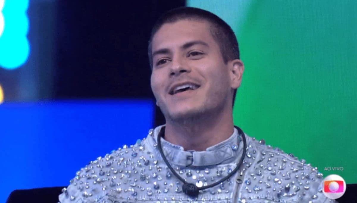Arthur Aguiar afirma que vai seguir os conselhos da esposa para realizar investimentos com o prêmio Arthur Aguiar afirma que vai seguir os conselhos da esposa para realizar investimentos com o prêmio