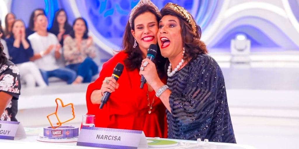 Tiago Barnabé, a Narcisa do SBT, pisa em falso em palco, tem grave queda e notícia explode: “Bombeiros”