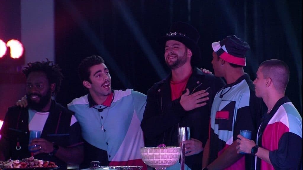 BBB22: Arthur Aguiar se empolga, faz música para Jade Picon e a web vai à loucura: "Sensual"
