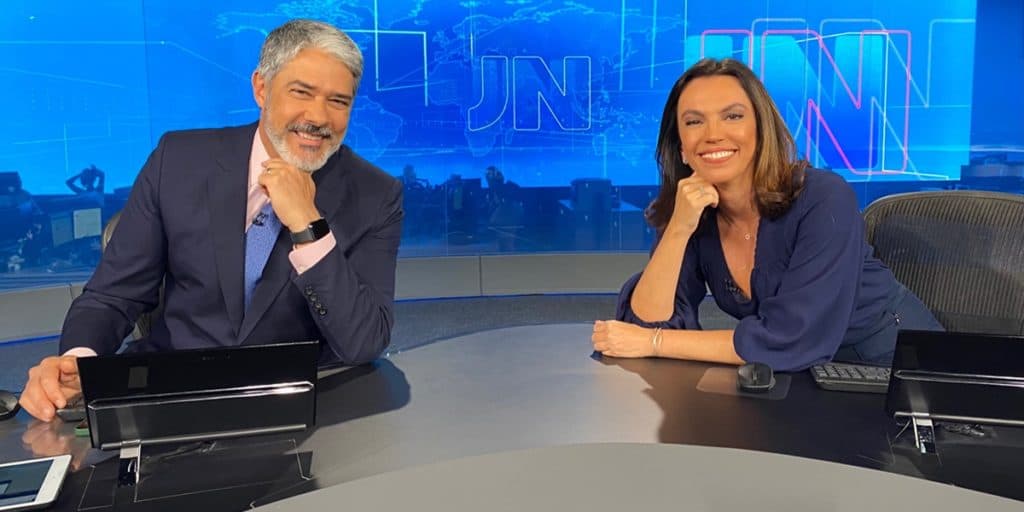 William Bonner atropela Ana Paula Araújo em fala e pede desculpas