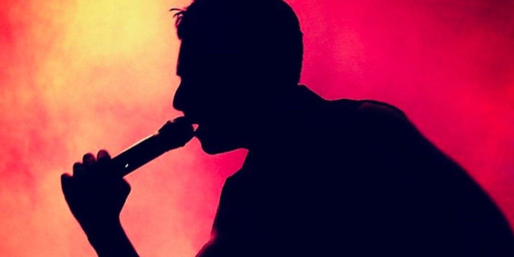 Cantor sertanejo foi condenado após confirmar que estuprou a enteada