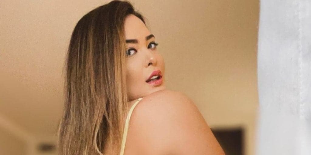 Geisy Arruda posta foto ousada