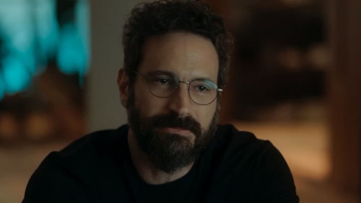 Caco Ciocler como Gustavo em cena de Pantanal (Foto: Reprodução / Globo)