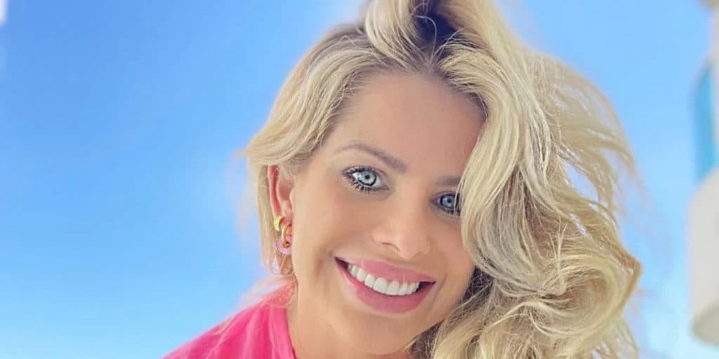 Karina Bacchi, após se entregar a Deus e se separar do marido, escandaliza ao falar de traição: "Fornicação"