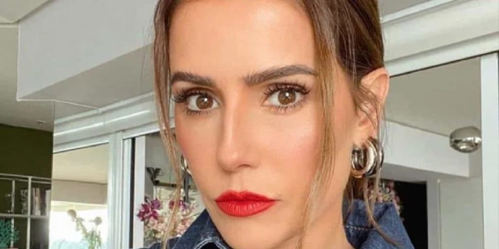 "Sofri muito": Deborah Secco realiza procedimento no rosto e se arrepende após resultado: "Deu errado"