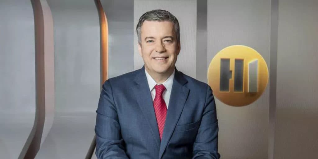 "Dar uma chance", Roberto Kovalick presenteia jornalista com flores e expõe relação: "Achou o grande amor"