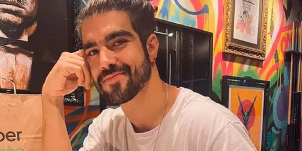 Caio Castro abre o jogo, "detona" atriz da Globo e brinca com dificuldades de trabalhar com ela: "Cheia de não me toque"
