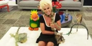 Ana Maria Braga com animeis exóticos no programa 'Mais Você' na Globo (Reprodução: Globo), Ana Maria Braga com animeis exóticos no programa 'Mais Você' na Globo (Reprodução: Globo),