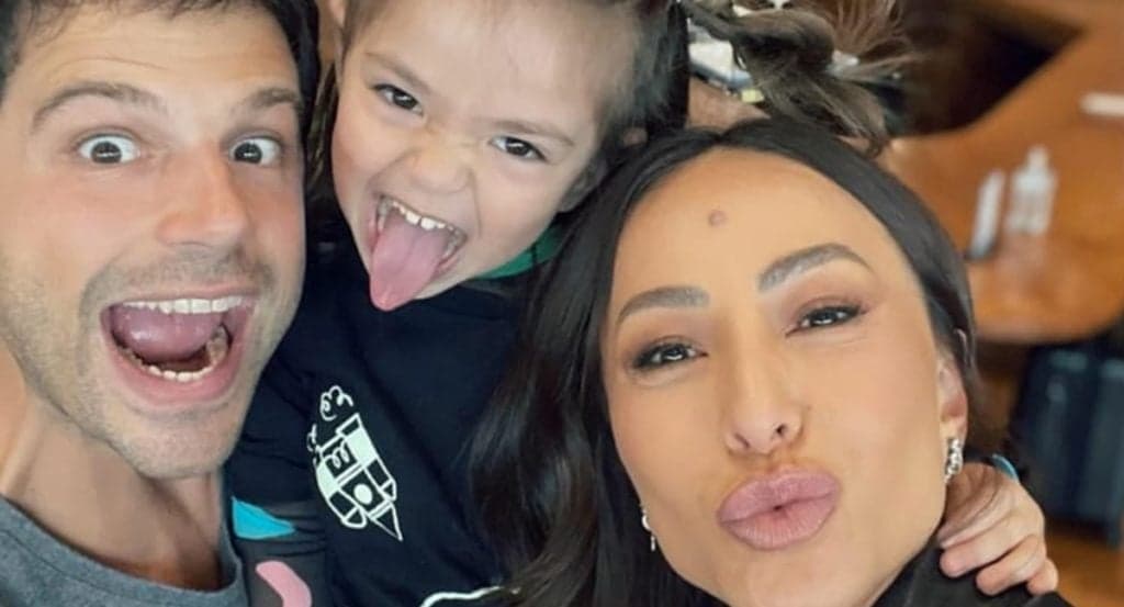 Sabrina Sato faz viagem internacional com a filha e Duda