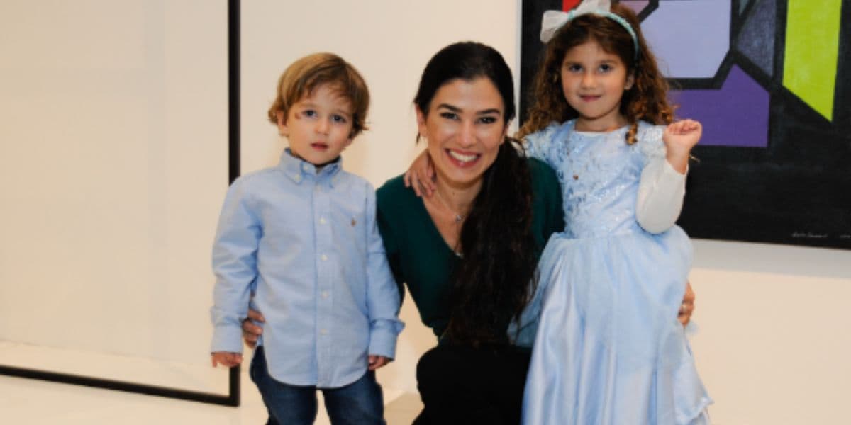 Filhos de Renata Abravanel aparecem em rara aparição e beleza chama atenção