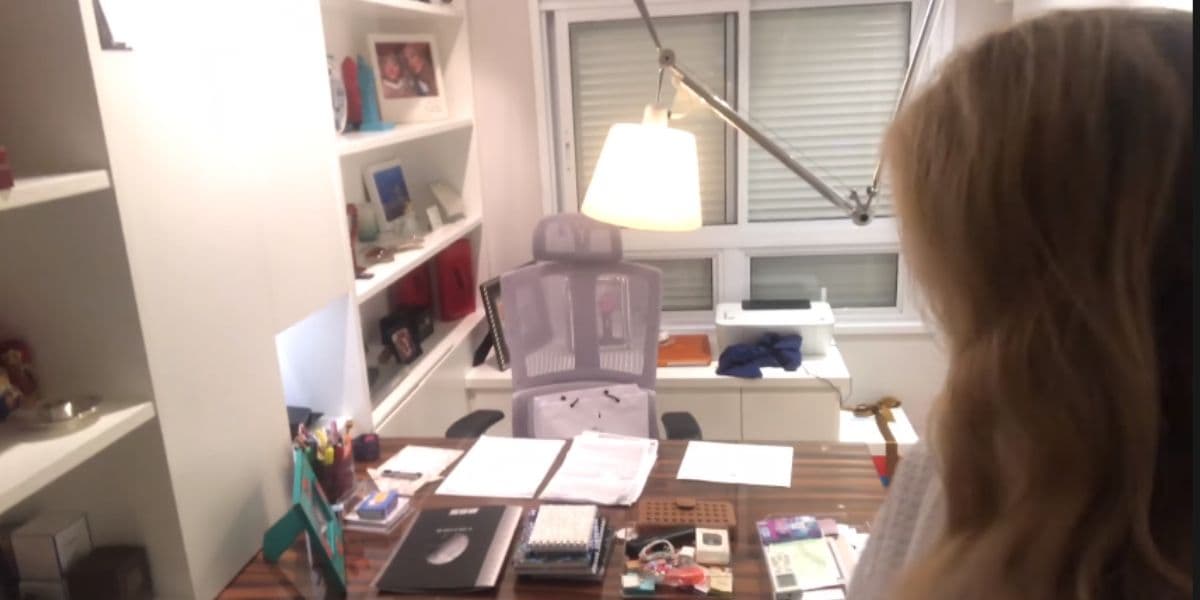 Escritório da mansão de Ticiane Pinheiro e César Tralli (Foto Reprodução/Youtube) Escritório da mansão de Ticiane Pinheiro e César Tralli (Foto Reprodução/Youtube)