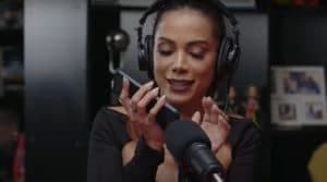 Anitta relata sobre cirurgia íntima (Reprodução/ YouTube) Anitta relata sobre cirurgia íntima (Reprodução/ YouTube)