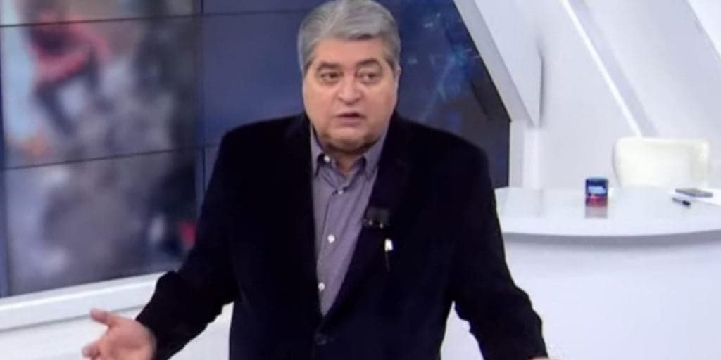Datena tira o terno, surge como ninguém podia esperar e filha dá recado: "Ou você tem ou não tem"