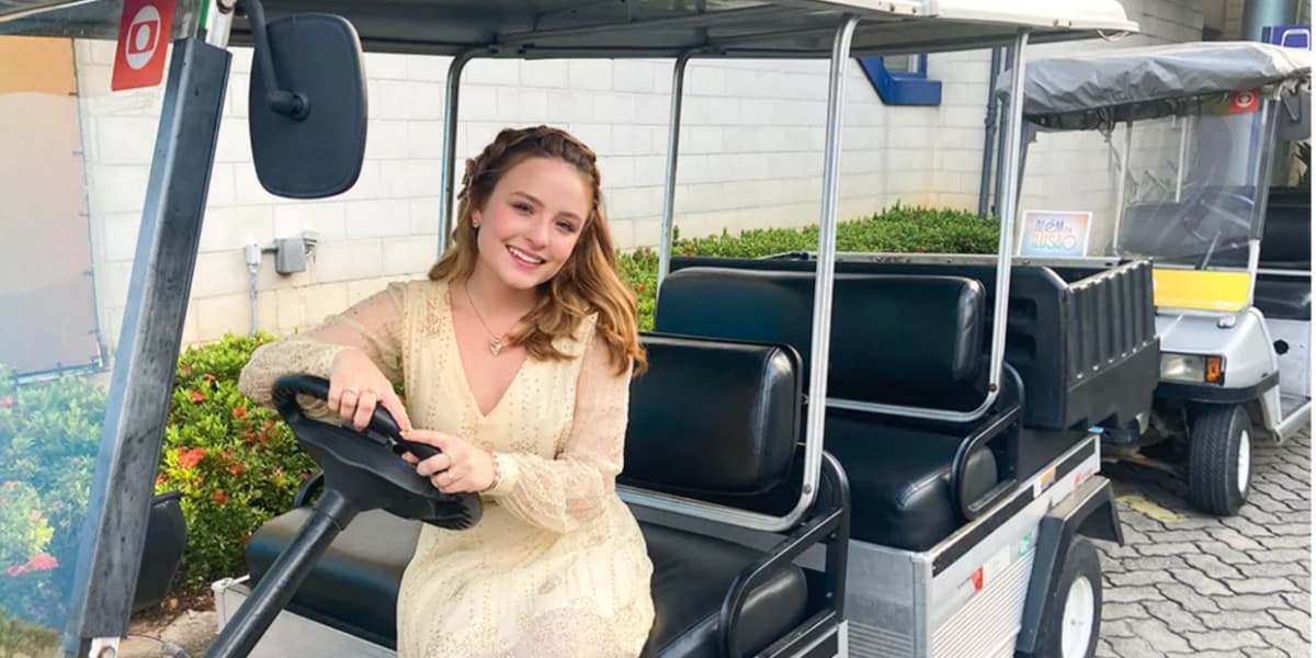 Larissa Manoela após fim das gravações em "Além da Ilusão" Larissa Manoela após fim das gravações em "Além da Ilusão"