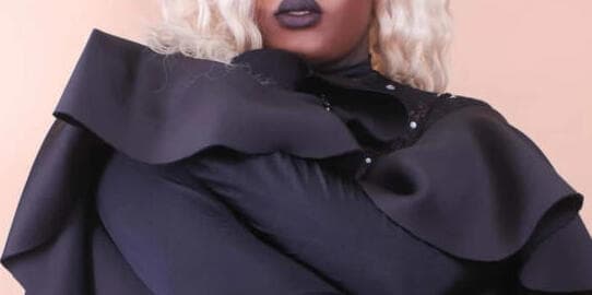 Famosa Drag Queen morre aos 25 anos, após desmaiar durante performance em cima da palco