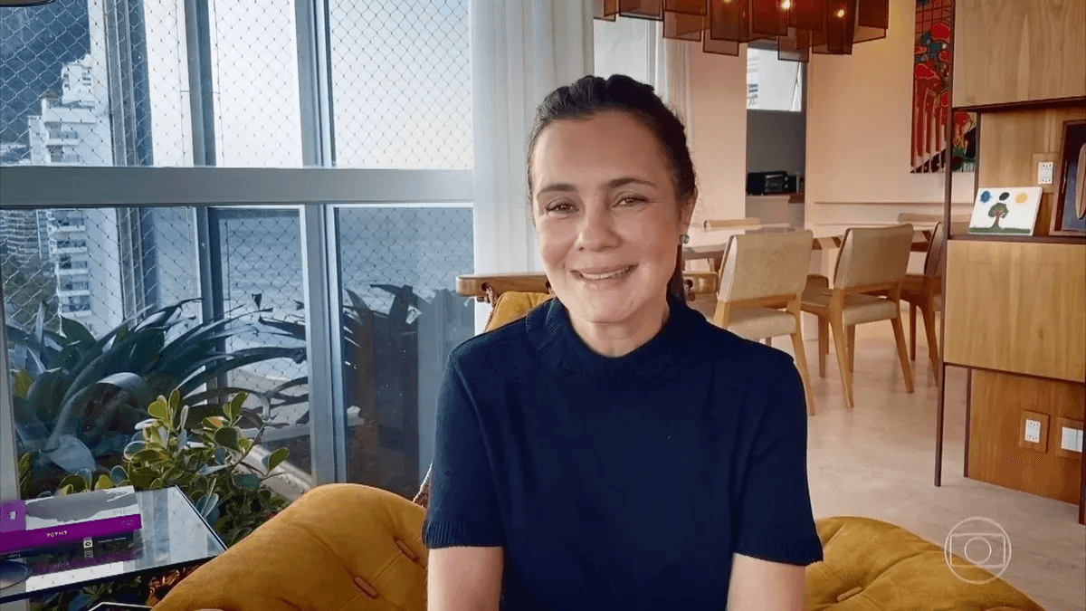 Adriana Esteves em seu luxuoso apartamento (Reprodução) Adriana Esteves em seu luxuoso apartamento (Reprodução)