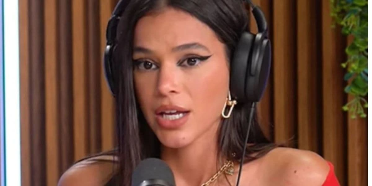 Bruna Marquezine escancara abandono de igreja e revela motivo Bruna Marquezine escancara abandono de igreja e revela motivo