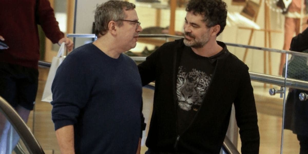 Carmo Dalla Vecchia, galã da Globo, e o marido (Foto: AgNews) Carmo Dalla Vecchia, galã da Globo, e o marido (Foto: AgNews)