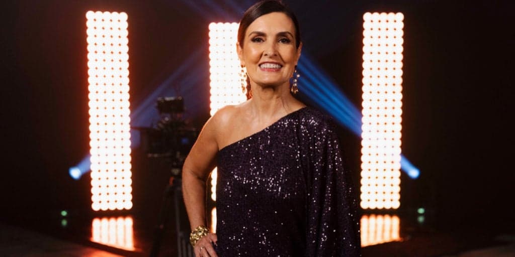 Aos 60 anos, Fátima Bernardes surge de biquíni fininho e mostra corpão nunca visto antes