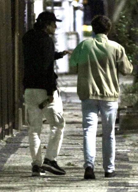 Jesuíta Barbosa briga com o namorado na rua (Foto: EXTRA)