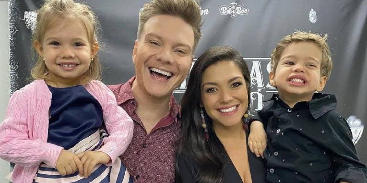 Michel Teló, Thaís Fersoza e os filhos, Melinda e Teodoro (Foto: Divulgação) Michel Teló, Thaís Fersoza e os filhos, Melinda e Teodoro (Foto: Divulgação)
